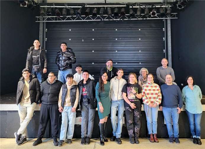 Von links nach rechts: Schüler des Berufsvorbereitungsjahres der BBS Andernach, Rebecca Strittmatter ( Klassenlehrerin), Guido Krämer, Eva Heßeler ,Birgit Delius (Schulsozialarbeiterin), Alexander Käb, Stefano Guido, Christine Jost. Foto: privat