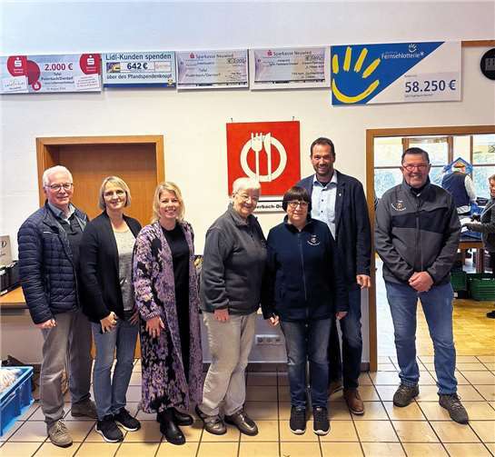 Von links nach rechts: Spendenübergabe für die Tafel Puderbach-Dierdorf von der Landtagsabgeordneten Lana Horstmann. Anwesend waren, Herr Bürgermeister Volker Mendel VG Puderbach, Frau Silvia Müller, Landtagsabgeordnete Lana Horstmann, Frau Helga Schlemmer, Frau Marion Hoffmann, Herr Bürgermeister Manuel Seiler VG Dierdorf und Herr Rainer Eich. Fotos: Lana Horstmann