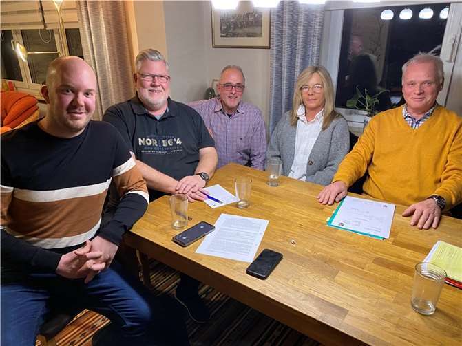 Von links nach rechts: Stefan Busch, Dirk Höhler, Wolfgang Hardt, Carola Höhler und Hans-Joachim Heckmann. Fehlend Michaela Slasten  Foto: Gerhard Neumann