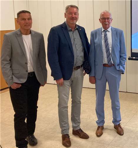 Von links nach rechts: Thomas König (stellvertretender Vorsitzender des AfD-Kreisverbands Mayen-Koblenz), Martin Esser (Vorsitzender des AfD-Kreisverbands Mayen-Koblenz), Michael Frisch (AfD-Fraktionsvorsitzender im Landtag Rheinland-Pfalz)  Foto: privat