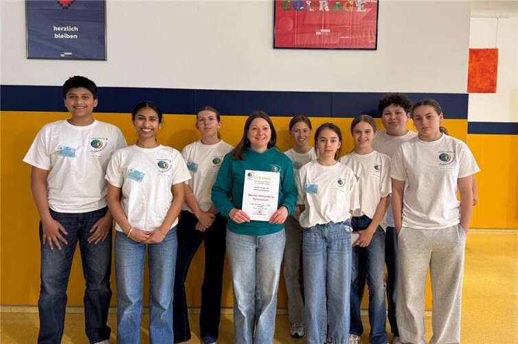 Von links nach rechts: Umar Ahmed Saleem, Mahdia Saleem, Lotte Kegler, Daniela Köhler (DRK), Alegra Montenegro Hernandez, Helga Thalea Schäfer, Fiona Michalski, Anton Karst und Jana Schilmann