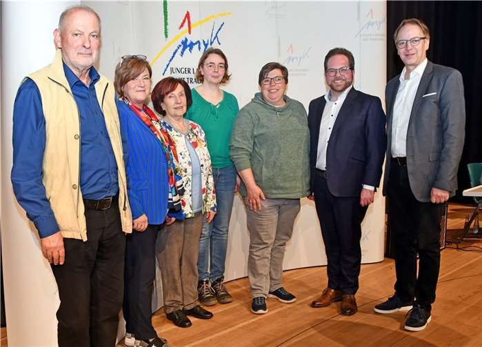 Von links nach rechts: Willibald Görg, Andrea Reitz, Dorothea Kalus, Katja Rudeck, Nina Ketzner, Erster Kreisbeigeordneter Pascal Badziong und das Kreistagsmitglied Horst Hohn. Foto: privat