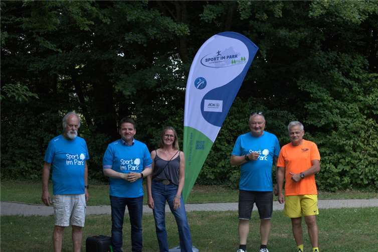 Von links nach rechts: Wolfgang Sartorius (ehemaliger Beisitzer und Organisator „Sport im Park“), Bürgermeister Holger Jung, Monika Süsser (geschäftsführender Vorstand MSV), Martin Leupold (1. Vorsitzender des SSV) und Thomas Huth (Beisitzer im SSV, Organisator „Sport im Park“). Foto: privat