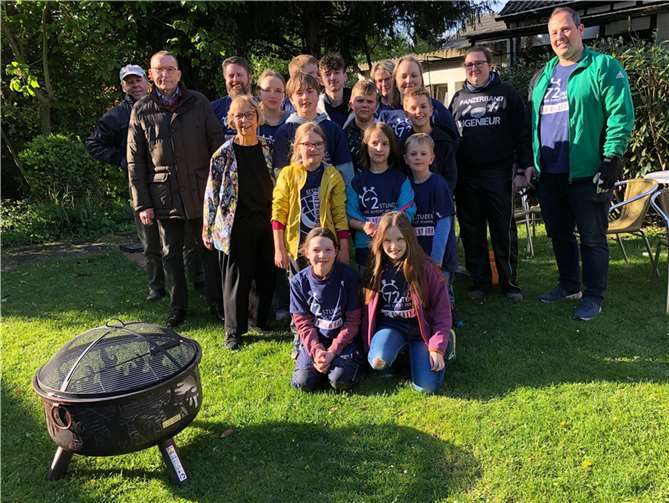 Von links nach rechts hinten: Peter Radermacher, Christian Klein, Anne Beer, Helga Klein, Katharina Rosenthal, Hendrik Beer als ehrenamtliche erwachsenen Helfer und Betreuer von der Schützenbruderschaft St. Sebastianus Altendorf-Ersdorf.Von links nach rechts vorne: Heiner Wurm (Schatzmeister), Gudrun Mieth-Leichsenring (Präsidentin) vom Lions Club Meckenheim Wachtberg Foto: privat