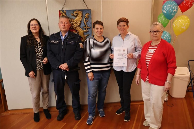 Von links nach rechts:Uschi Rustler, Seniorenbüro „Die Brücke“, Frank Feldt, PI Lahnstein, Carolin Blum, Polizeipräsidium Koblenz, Bettina Bernard, Edith Lawrenz (beide ausgebildete Senioren-Sicherheitsberaterinnen). Foto: Kreisverwaltung, Saskia DaubachMetz 