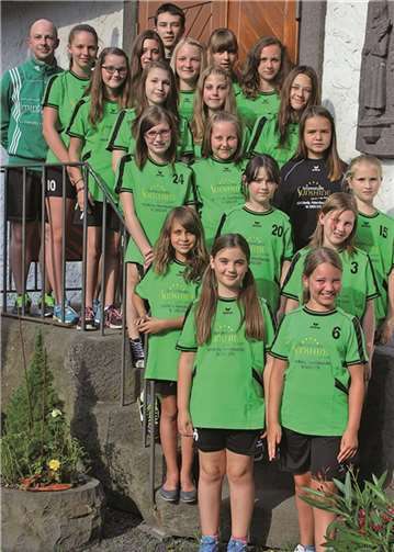 (Von links unten) Jule Karbaumer, Lisa Schmitt, Tabea Raschke, Valentina, Vanessa Arnold, Jana Weyer, Ella Hoffmann, Emmely Riss, Nadine Reitz, Anna Marx, Kjana Schmidt, Anna Müller, Marie Schmidt, Sophia Stahl, Sophia Schmitz, Julia Feils, Chiara Centonze, Alex Filster, Valentina Riss, Kim Behrens und Max Müller. Es fehlen: Mandy Mark, Lara Zyzik, Jasmina Subasic, Lucy Kahl und Louise Moizfeld. privat