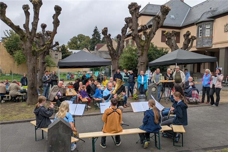 Ein Wochenende voller Glaubensfreude Von meditativen Tänzen bis hin zu Musikklängen: Ein facettenreiches Programm. Fotos: Kirchort St. Servatius/Güls.