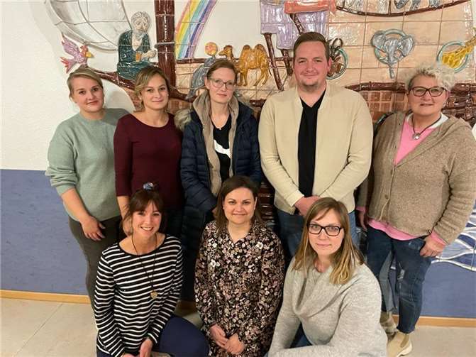 Von oben links: Irina Fertig, Karoline Brecht, Helene Demjanenko, Daniel Frank, Kita-Leitung Adelheid Weiler. Unten links: Janina Weißbrich, Elvira Kube und Janina Scheufler. Foto: privat