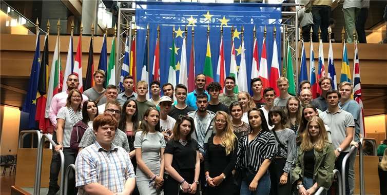 Von politischem Desinteresse war beim Besuch in Straßbourg keine Spur - die Schülerinnen und Schüler stellten zahlreiche Fragen. Markus Schnorrenberg