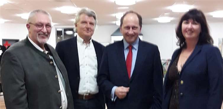 Von rechts: Alexandra Lieb (Vorstandsmitglied Bad Neuenahr), Alexander Graf Lambsdorff (stellv. Fraktionssprecher der FDP in Berlin), Hellmut Meinhof (Europakandidat Kreis Ahrweiler), Dirk Herminghaus (Ortsvorsitzender Bad Breisig). Privat