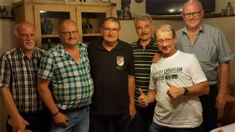 (Von rechts) H. J. Faßbender HptGefr d. R., Erich Vonhögen, Klaus Grollius StFw d. R., Friedhelm Ulff Gefr d. R., Ingo Euskirchen OMaat d. R. und Torsten Kerres Oberstlt d. R.. privat