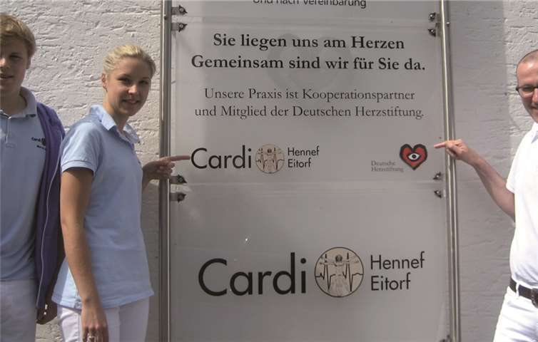 Von rechts: Kardiologe Dietmar Ortmeyer mit der Med. Fachangestellten und Leitung Cardio Carina Naujoks und dem Med. Fachangestellten Marvin Schmidt. DHS