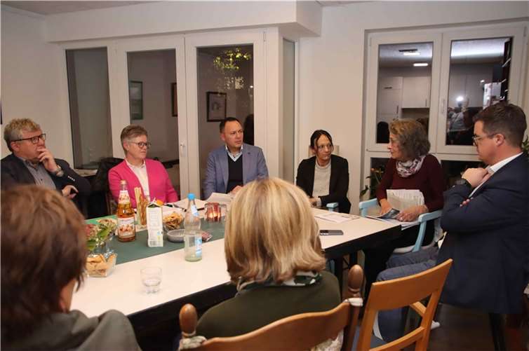 Von rechts: Peter Jung, Hildegard Luttenberger, Jessika Yazan, David Meurer, Agnes Ulrich und Michael Mahlert  Foto: wlutti