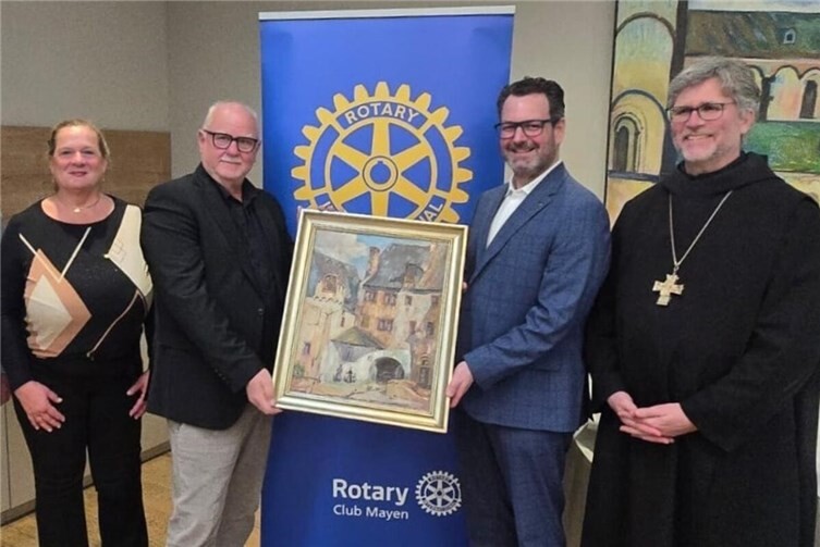 (Von rechts nach links): Abt Dr. Mauritius Wilde, Christian May, Wolfgang Port, Dr. Gabriele Kuller-Lütke (Präsidentin des RC Koblenz-Mittelrhein).