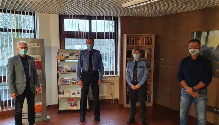 Von rechts nach links: Bürgermeister Volker Mendel, Ulrich Hoppen, Britta Tittelbach, Ordnungsamtsleiter Karl Hauck.Foto: privat