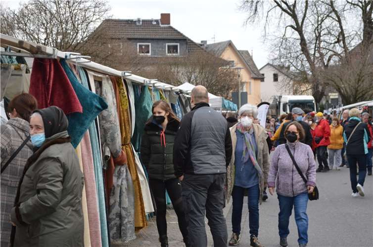 Von vielen Menschen wurde auch zusätzlich zur 3G-Regel noch die Maske getragen.