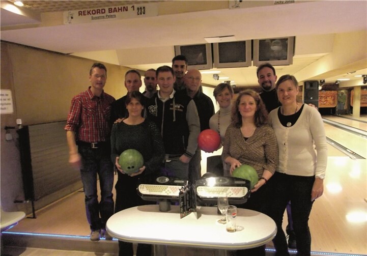 Von wegen eine ruhige Kugel schieben – die Burgbrohler zeigten Ehrgeiz beim Weihnachtsbowling. privat