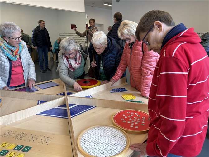 Von wegen trocken: Wie spannend die Welt der Zahlen sein kann, erlebte die Generation 50+ sowie Seniorinnen und Senioren, die mit dem BürgerSTÜTZPUNKT+ der Verbandsgemeinde (VG) Weißenthurm ohne Koffer nach Gießen reisten. Foto: privat