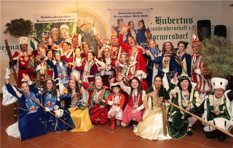 Von weit her kamen die Tollitäten, um den beiden Dreigestirnen in Wormersdorf zu gratulieren.Fotos: EICH