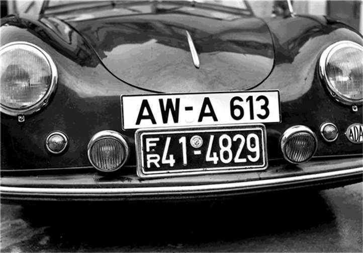 Vor 60 Jahren wurden die Kennzeichen im Kreis Ahrweiler von „FR“ auf „AW“ umgestellt. Wer alte Kennzeichen, Fotos oder Dokumente aus dieser Zeit besitzt, kann sich gerne melden. Die Kreisverwaltung möchte diese Exponate beim Tag der offenen Tür zeigen. Kreisverwaltung Ahrweiler