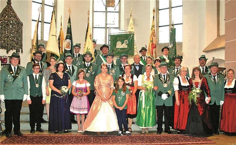 Vor Bekanntgabe der erfolgreichen Schützen feierte der Bezirksverband die Messe in Sankt Katharina. DL