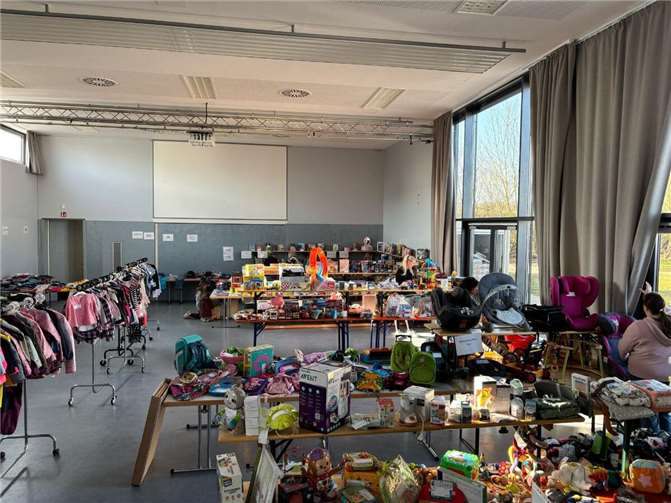 Vor Kurzem fand wieder der sehr gut besuchte Frühlingsflohmarkt „Rund ums Kind“ im Haus des Dorfes statt. Foto: privat