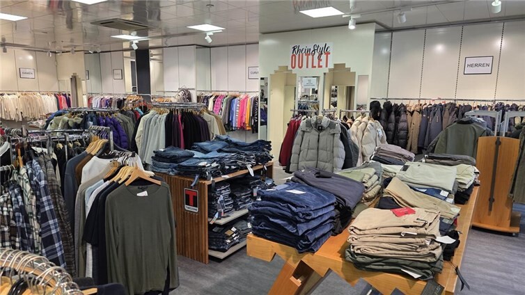 Vor Kurzem hat im ersten Obergeschoss des DeLu-Modehauses in der Bahnhofstraße 37 das „Rhein Style Outlet“ seine Türen geöffnet. Foto: WAMFO.DE