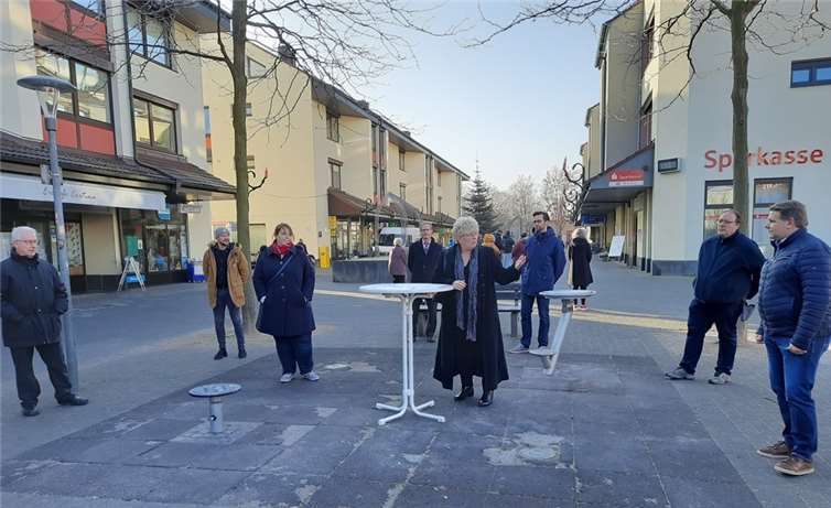 Vor Ort dankten die SPD-Ratsmitglieder den Sponsoren. Foto: privat