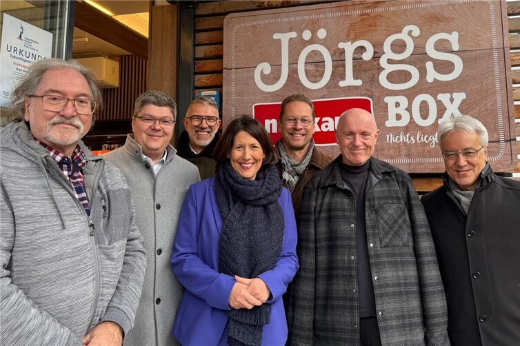 Vor Ort haben die Liberalen um jede Stimme gekämpft, hier mit Daniela Schmitt und den Landtagskandidaten Peter Tsao-Adolphs (rechts) und Martin Göddertz (2. von links) sowie Ulrich van Bebber in Altenahr.
