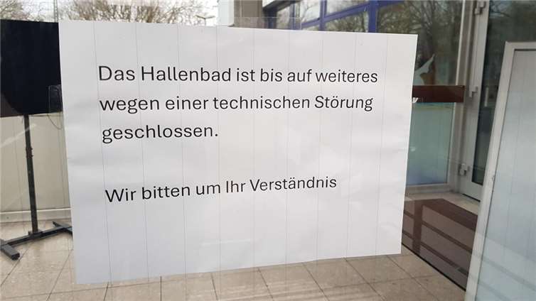 Vor Ort wurde ein kurzer Hinweis angebracht, dem jedoch keine Angaben über die Dauer der Schließung zu entnehmen sind.