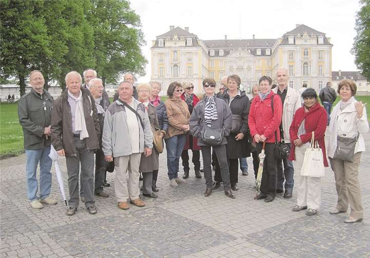 Vor Schloss Augustusburg in Brühl.