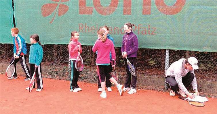 Vor allem Kinder und Jugendliche nahmen das Angebot wahr und griffen zum Schläger.privat