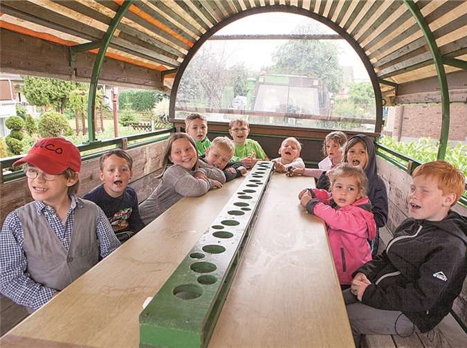 Vor allem bei den Kindern beliebt war die Planwagenfahrt im Rahmen des Tages der offenen Tür der Löschgruppe Leimersdorf rund um das Feuerwehrgerätehaus in Oeverich. JOST