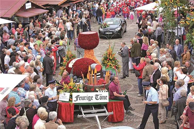 Vor allem der Besucherandrang während des Festzugs am Samstag und Sonntag war enorm.BÜN