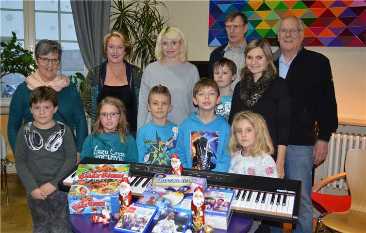 Vor allem die Kinder freuten sich sehr über die großzügige Spende. -AB-