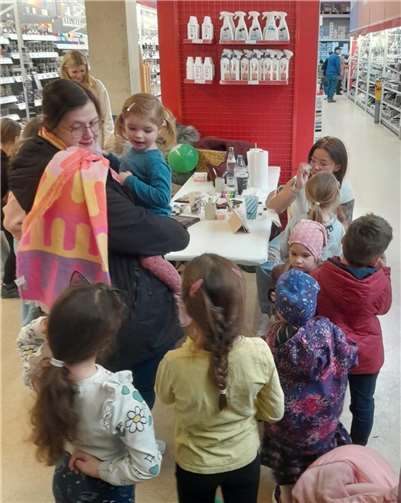 Vor allem für Kinder und Familien wurde beim röhrig-Familien-Sonntag viel geboten - wie Kreativ-Mitmach-Aktionen und Kinderschminken.  Foto: röhrig