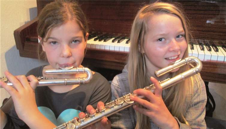 Vor allem für kleine Kinder besteht die Möglichkeit bei der „Instrumentale Orientierungsstufe“ mehrere Instrumente auszuprobieren. KMS