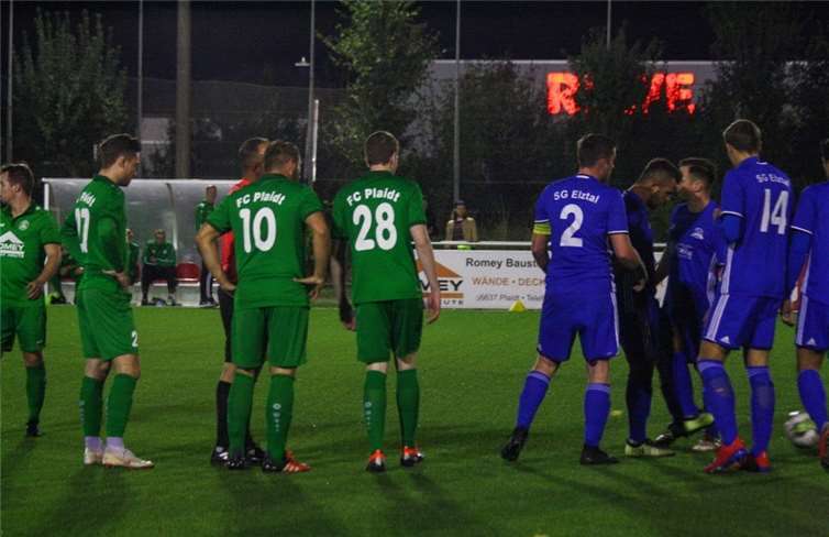 Vor allem in der Schlussphase gab es am Pommerhof viel zu diskutieren. Fotos: SK