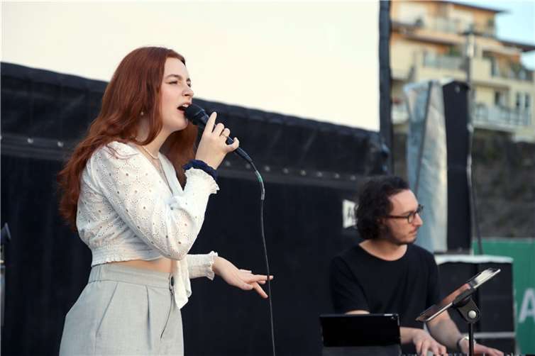 Vor dem Filmstart unterhielten heimische Künstler das anwesende Publikum.