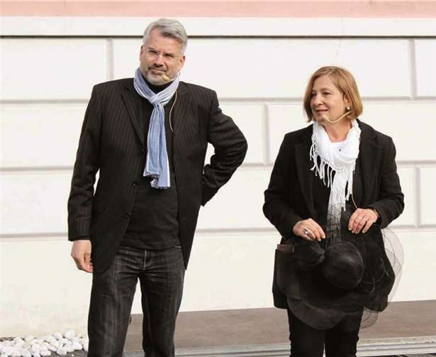 Vor dem Freiligrath-Haus wurde die Liebesbeziehung des Dichters mit Ida Melos in Szene gesetzt.