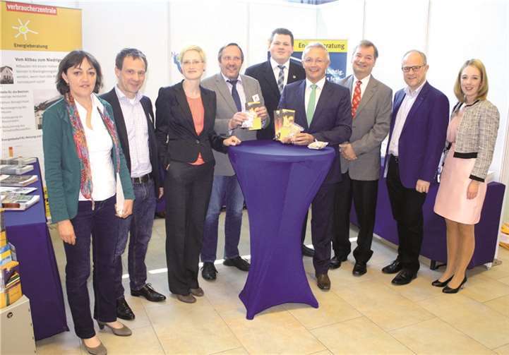 Vor dem Informationsstand der Kreisverwaltung begrüßte Achim Hallerbach die Kommunalpolitiker