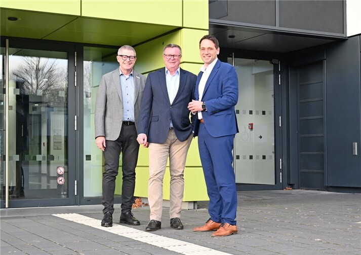 Vor dem Meckenheimer Rathaus: (v.l.) Ordnungsdezernent Hans Dieter Wirtz, Polizeipräsident Frank Hoever und Bürgermeister Sven Schnieber. Foto: Stadt Meckenheim