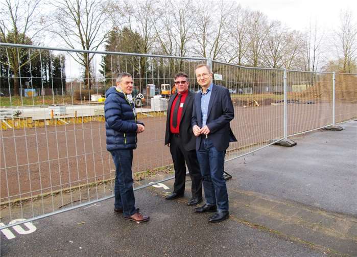 Vor dem Mensaneubau (von links): Gunter Windheuser, Udo Klingelhöfer, Andreas Geron.