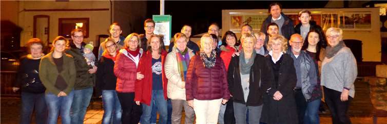 Vor dem Namenspatron des Aubachdorfes, dem Aubach, präsentiert sich die fitte Runde der Sportabzeichen-Absolventen. Hans Hartenfels