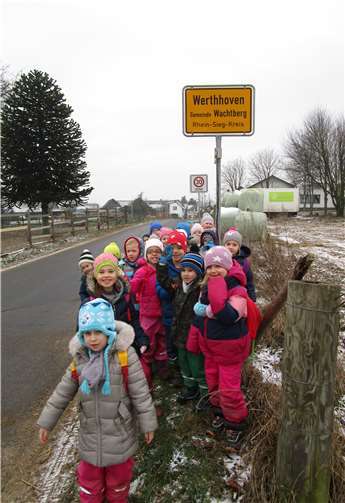 Vor dem Ortsschild in Werthhoven.