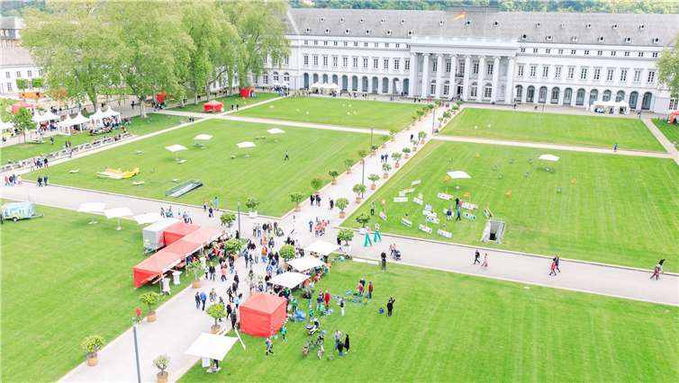 Vor dem Schloss findet am Maifeiertag die Eröffnung durch Oberbürgermeister David Langner statt. Foto: Daniel Kondratiuk
