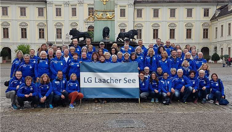 Vor dem Schloss in Ludwigsburg beim letzten großen Sportausflug zum Bottwartal Marathon 2019.  Foto: privat