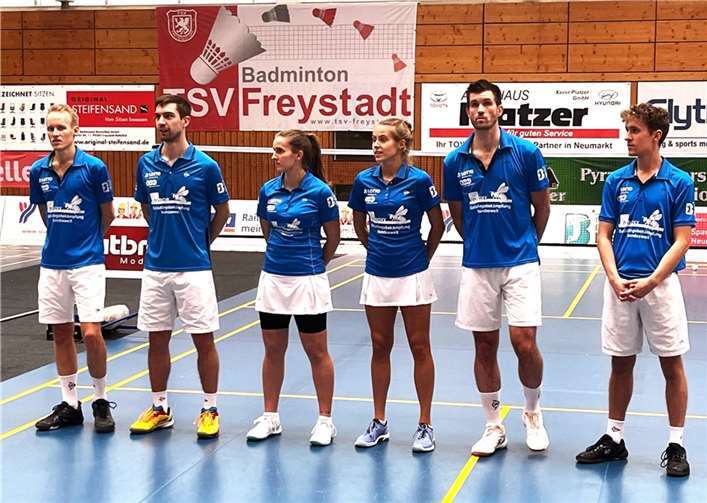 Vor dem Spiel in Freystadt (v.l.): Tobias Mund, Michi Nonn, Nina Becker, Antonia Remakulus, Max Stage und Leo Johnson. Foto: privat