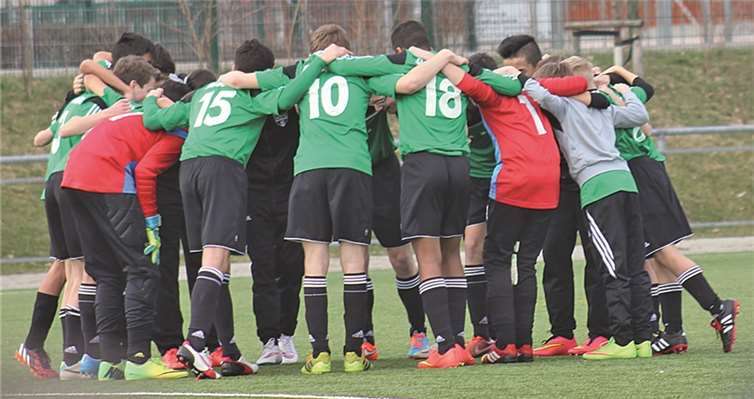 Vor dem Spiel - unser Team bei der Motivationsansprache durch den Kapitän. Privat