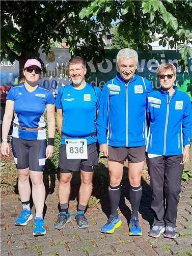 Vor dem Start des HM und 10 km (v. l. Saskia Alflen, Sven-Jörg Reuter, Klaus Jahnz, Elisabeth Waldorf.  Foto: Monika Hübner